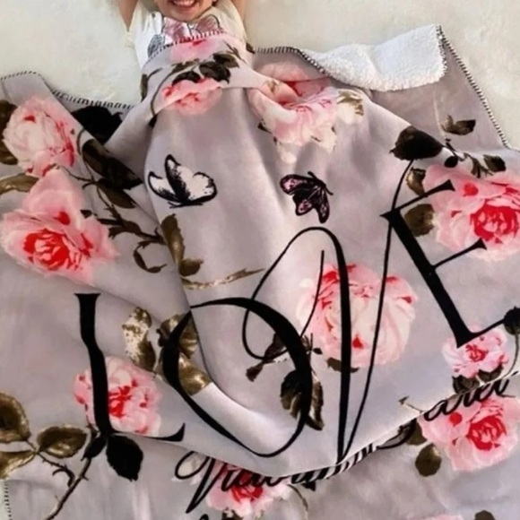 Victoria’s Secret Garden Rose Winter Blanket 50 x 60
